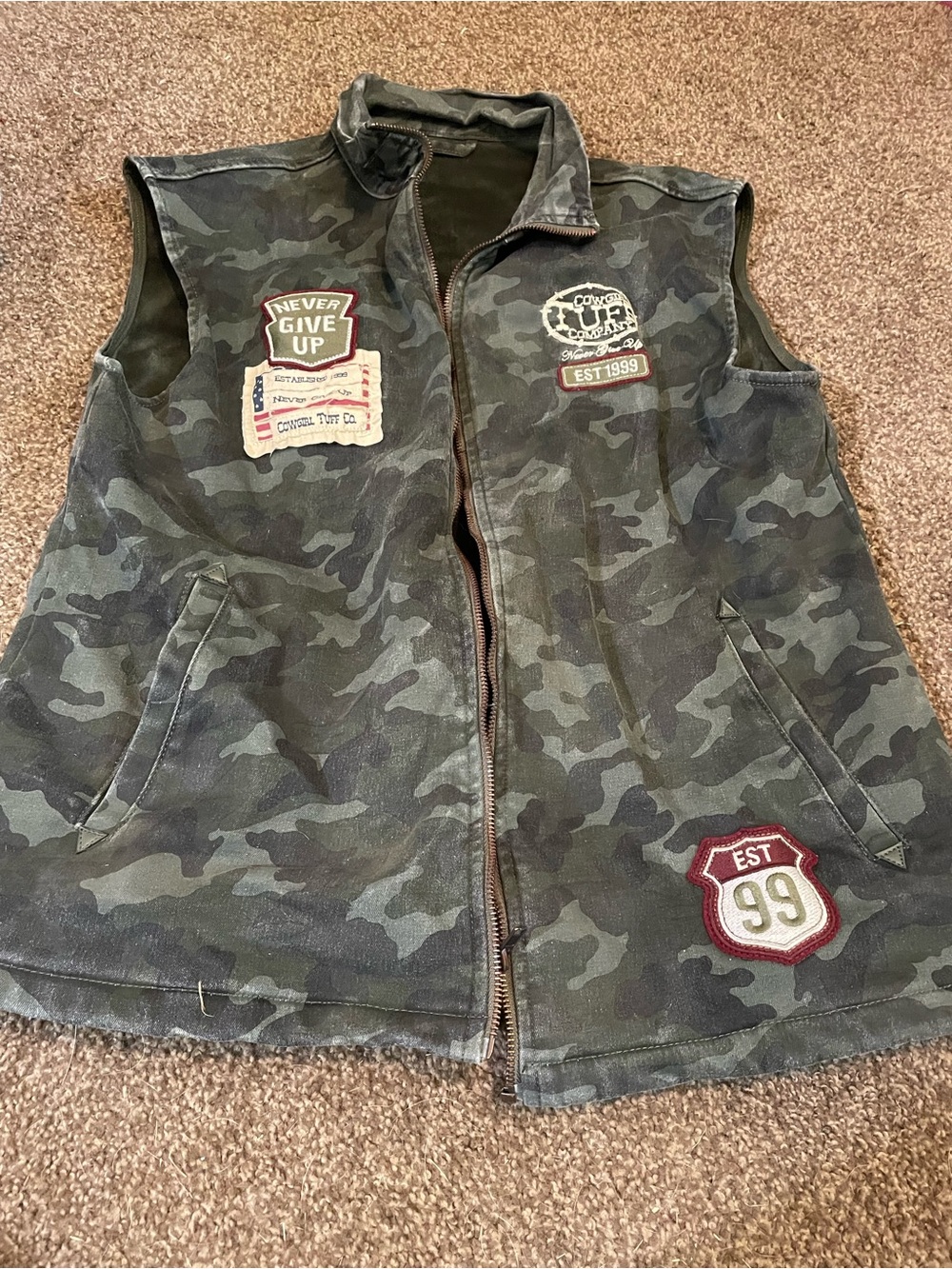 Cowgirl Tuff Women's Camo Utility Vest with Patch Details